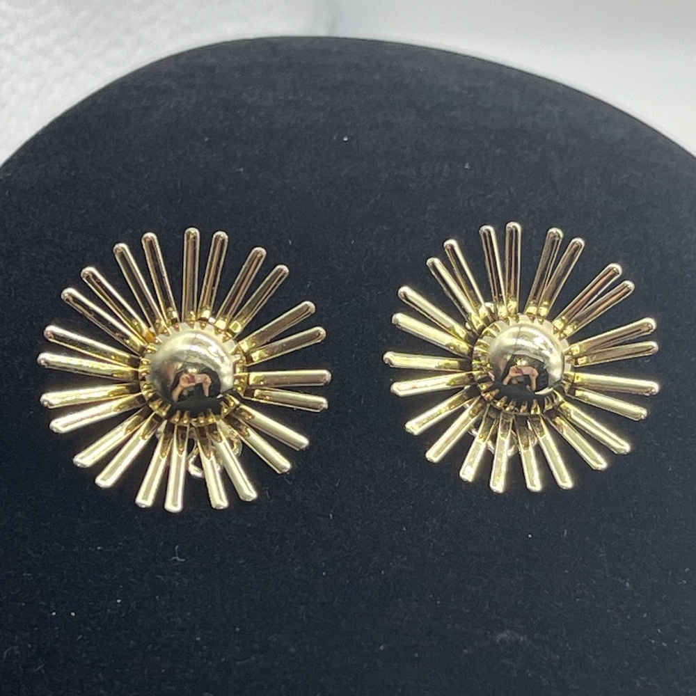 Vintage, ATOMIC, Flower Spray, Gold Tone Clip Earrings.